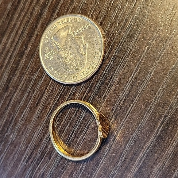 🤎 Goldtone Heart Ring - Picture 5 of 6